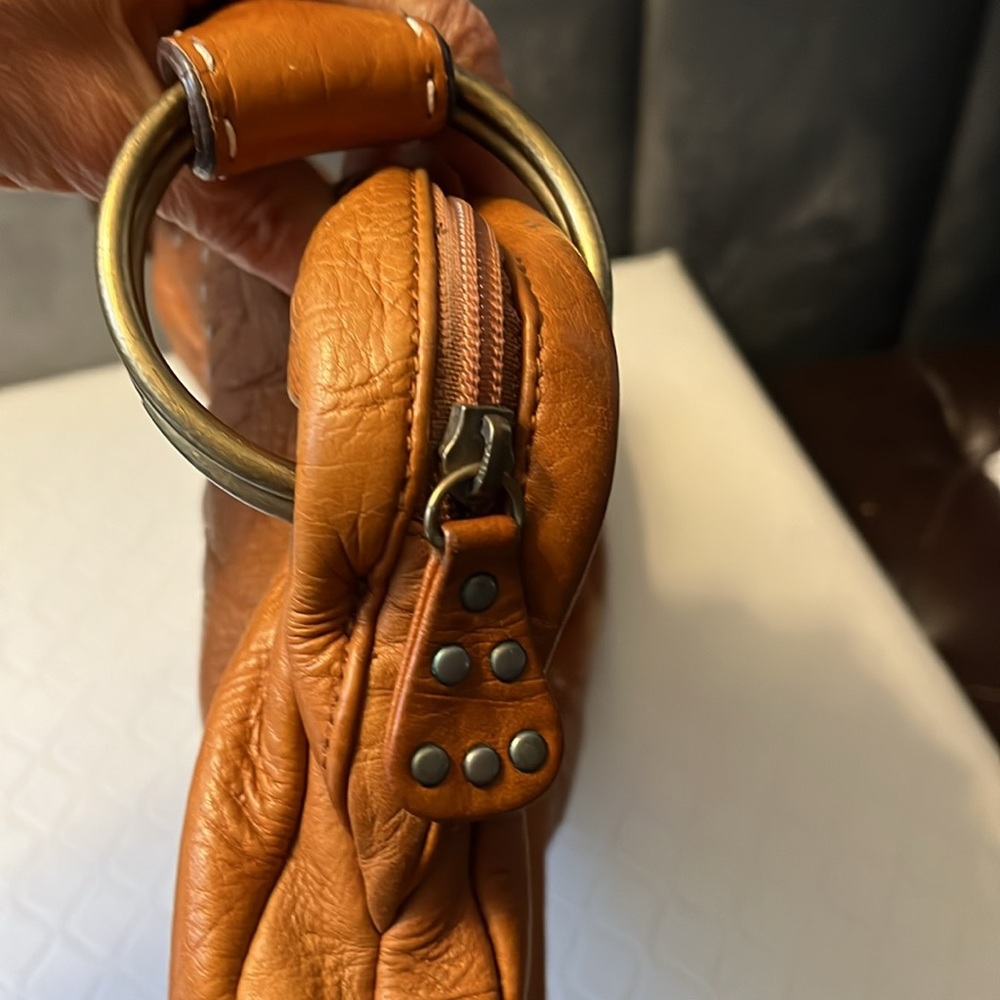 Adrienne Vittadini vintage Elegant Tan Leather Shoulder Bag - Picture 9 of 9